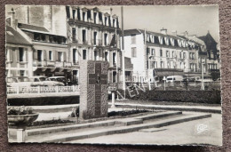 Carte Postale LUC-SUR-MER : Monument De La Libération - Luc Sur Mer