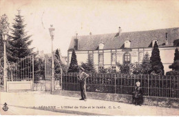 51 - Marne -  SEZANNE -  L Hotel De Ville Et Le Jardin - Sezanne