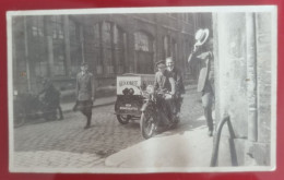 PH - Ph Petit Original - Hommes Sur Une Moto Dans Les Rues De La Ville - Automobile