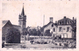 61 - Orne -  TESSE La MADELEINE ( Bagnoles De L Orne )  -  Hotellerie De La Madeleine Et L église - Bagnoles De L'Orne