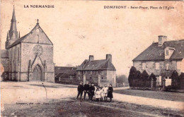61 - Orne -  DOMFRONT En POIRAIE -  Saint Front - Place De L église - Domfront