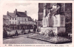 61 - Orne -  SEES - Le Square De La Cathedrale Et Le Monument Aux Morts - Sees