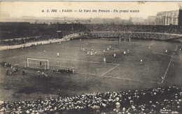 CPA - Football - 322 PARIS - Le Parc Des Princes - Un Grand Match - Calcio