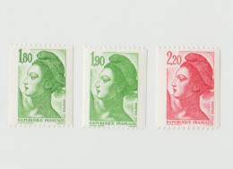 France 1982 3 Timbres Neufs Yvert Tellier N° 2378e 2426a 2379k Liberté De Delacroix Bande Phosphore Numéro Rouge Au Dos - Coil Stamps