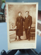 Cpa-photo Sépia - Couple Photographié à Amiens  L. HUBAULT Au 44, Rue Denfert-Rochereau - Coppie