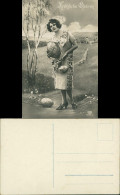  Glückwunsch/Grußkarten: Ostern - Frau Mit Osterei In Der Hand 1920 - Ostern