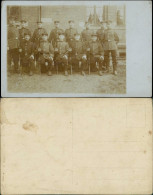 Foto  Soldaten Mit Gewehren Vor Einem Haus 1.WK 1916 Privatfoto  - Guerre 1914-18