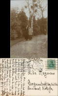 Fotokunst 2 Frauen Auf Waldweg (eventuell Kiel) 1916 Privatfoto    Stempel KIEL - Personnages