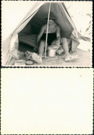 Freizeit Erholung Camping Frau Im Zelt Beim Kochen 1960 Privatfoto - Personnages