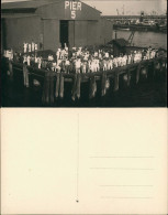 Foto  Gruppenfoto Am Hafen Pier 5 (frühe Fotokunst) 1920 Privatfoto - Sonstige & Ohne Zuordnung