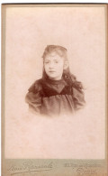 Photo CDV D'une Jeune Fille  élégante Posant Dans Un Studio Photo A Paris - Alte (vor 1900)