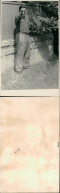 Foto  Mann Ziehlt Mit Kaliber 22 Revolver 1964 Privatfoto  - Other & Unclassified