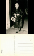 Foto  Menschen Soziales Leben Frau Im Pelzmantel 1962 Privatfoto - Personaggi