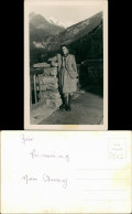 Fotokunst Frau In Wanderkleidung Posiert Vor Bergen 1940 Privatfoto - People
