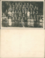 Menschen Soziales Leben Gruppenfoto Aufgereihte Gesellschaft 1950 Privatfoto - Non Classificati