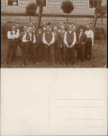 Foto  Burschenschaft Männer Vor Haus Sekt Zigarren 1913 Privatfoto - Personnages