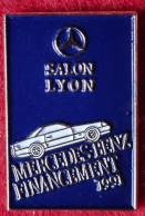 SUPER PIN'S "MERCEDES BENZ SERVICE FINANCEMENT"  Salon Automobile De LYON En1991 Zamac Base ARGENT - Mercedes
