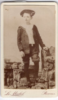 Photo CDV D'un Jeune Garcon   Posant Dans Un Studio Photo A Rennes - Alte (vor 1900)