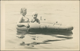 Frau Und Kind Im Schlauchboot Freizeit / Erholung - Schwimmbad 1934 Privatfoto - Unclassified