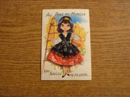 Carte Brodée "Au Pays Du Mimosa - Lou Souleü Me Fa Canta...." - Jeune Femme Costume Brodé/Tissu- 10,5x15cm Env. - Bordados