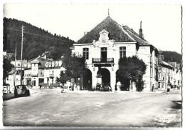 MAICHE - L'Hôtel De Ville Et Le Monument Aux Morts - Autres & Non Classés