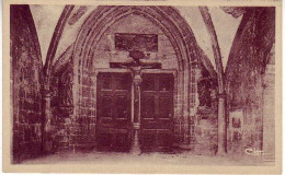 (39). Poligny. Ed Combier. Le Portail De L'Eglise (1) - Poligny