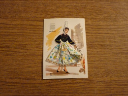 Carte Brodée "Bretagne" - Jeune Femme Tenue Brodé/Tissu- 10,5x15cm Env. - Bestickt