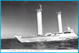 PHOTO Photographie Originale Bateaux - "L'ALCYONE" Propulsée Par Ses Turbovoiles ** Curiosité Bateau Ship - Boten