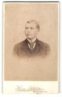 Fotografie Herm. Schlüter, Magdeburg, Portrait Halbwüchsiger Knabe In Anzug  - Anonieme Personen