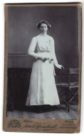 Fotografie Arnold Hirnschrodt, Ried /Innkreis, Portrait Junger Dame In Weisser Kleidung  - Persone Anonimi