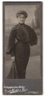 Fotografie Rud. Kahl & Co., München, Portrait Bürgerliche Dame In Zeitgenössischer Kleidung  - Personnes Anonymes