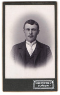 Fotografie Max Reichenbach, Schärding, Portrait Junger Herr Im Anzug Mit Krawatte  - Persone Anonimi