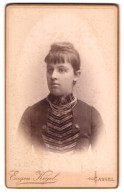 Fotografie Eugen Kegel, Kassel, Gr. Rosenstrasse 5, Portrait Junge Dame Mit Hochgestecktem Haar  - Anonyme Personen