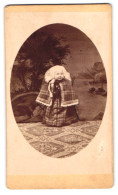 Fotografie L. Krach`s Wittwe, Laibach, Theatergasse 18, Portrait Kleines Kind In Tracht  - Anonymous Persons