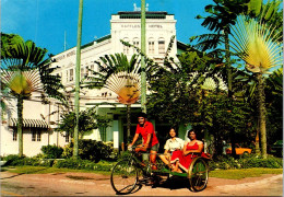 21-5-2024 (5 Z 43) Singapore - Trishow (and Famous Raffles Hotel) Cycling - Autres & Non Classés