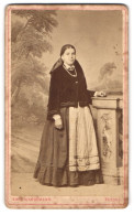 Fotografie Emil Wangemann, Passau, Heilige-Geststr. 379, Portrait Dame Im Trachtenkleid Mit Samtbluse  - Personas Anónimos