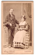 Fotografie Franz Schröck, Laufen A. D. Salzach, Portrait Ehepaar Im Trachtenkleid Mit Hut Und Anzug  - Anonyme Personen