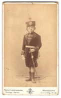 Fotografie Franz Langhammer, Magdeburg, Breite-Weg 21-22, Knabe In Husaren Uniform Mit Säbel Und Kolpak  - Guerre, Militaire