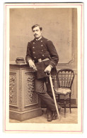 Photo Fragney, Besancon, Palais Granvelle, Portrait De Soldat En Uniforme Avec Säbel Et Mütze  - Guerra, Militari