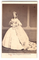 Fotografie Ghemar Freres, Bruxelles, Portrait Marie Henriette Von Österreich, Königin Der Belgier Im Kleid  - Personalità