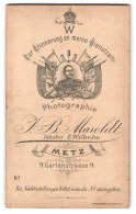 Fotografie J. B. Maroldt, Metz, Gartenstr. 9, Portrait Kaiser Wilhelm II. In Uniform Von Flaggen Umgeben  - Berühmtheiten