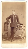 Fotografie J. Bamberger, Frankfurt A. M., Portrait Soldat In Garde Uniform Mit Orden  - Guerra, Militari