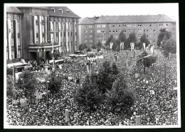 Fotografie Unbekannter Fotograf, Ansicht Berlin-Schöneberg, Willy Brandt Spricht Bei Protest, Abriegelung D. Ostsekto  - Beroemde Personen