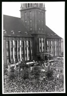Fotografie Unbekannter Fotograf, Ansicht Berlin-Schöneberg, Willy Brandt Spricht Bei Protest, Abriegelung Des Ost-Sek  - Berühmtheiten