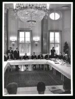 Fotografie Unbekannter Fotograf, Ansicht Berlin, Bundespräsident Heinrich Lübke Im Schloss Bellevue 1961  - Célébrités