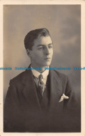 R099631 Man. Old Photography. Curzon Studios - Monde