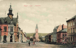 73977447 Adorf__Vogtland Marktplatz Blick Zur Kirche - Autres & Non Classés