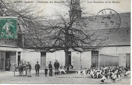 36- MERS DANS L' INDRE En BERRY - CHATEAU Du MAGNET LES ECURIES Et LA MEUTE VERS 1910 - La Chatre