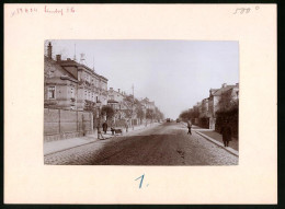 Fotografie Brück & Sohn Meissen, Ansicht Limbach I. Sa., Blick In Die Bahnhofstrasse Mit Wohnhäusern Und Passanten  - Places