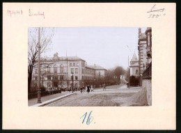 Fotografie Brück & Sohn Meissen, Ansicht Limbach I. Sa., Schulkinder Am Strasseneck Vor Der Schule, Schulhaus  - Orte